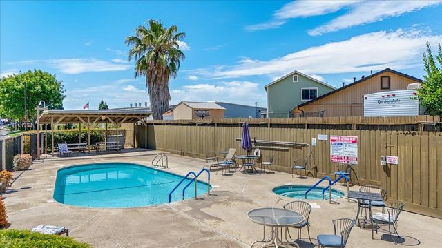277 Garden Circle Dr, Manteca, CA 95336