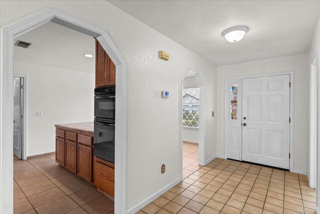 277 Garden Circle Dr, Manteca, CA 95336