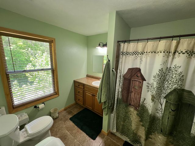 941 Peace In The Valley Road, Blue Eye, MO 65611