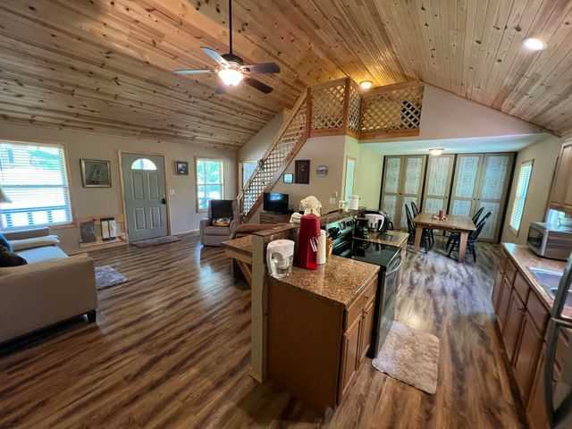 941 Peace In The Valley Road, Blue Eye, MO 65611