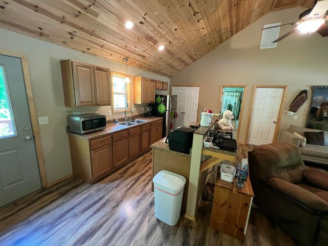 941 Peace In The Valley Road, Blue Eye, MO 65611