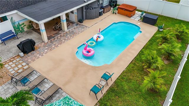 700 14TH STREET NW, Largo, FL 33770