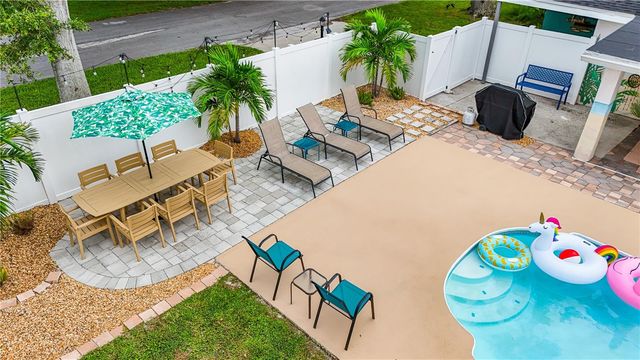 700 14TH STREET NW, Largo, FL 33770