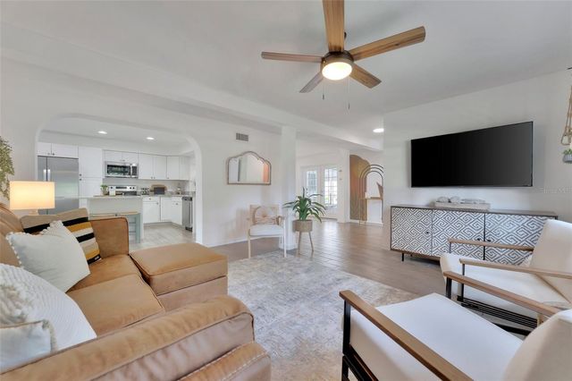 700 14TH STREET NW, Largo, FL 33770