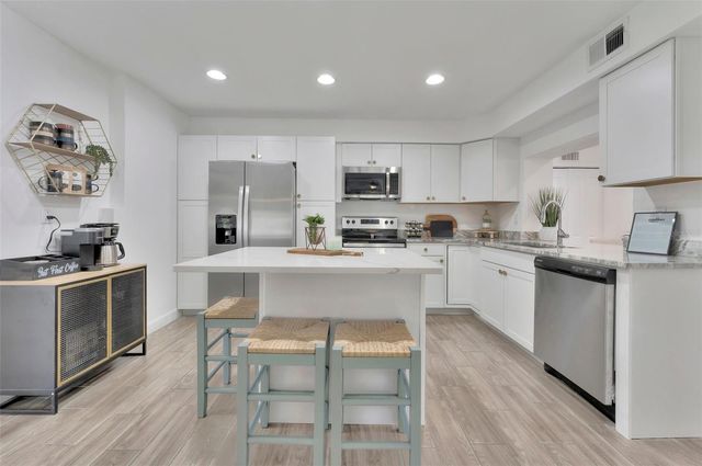 700 14TH STREET NW, Largo, FL 33770