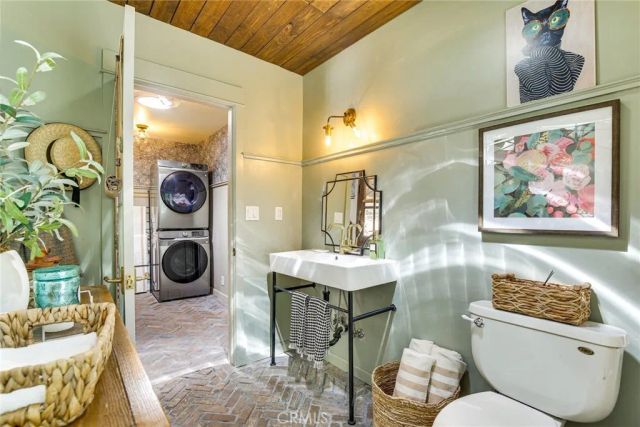 652 E Victoria Court, Lake Arrowhead, CA 92352