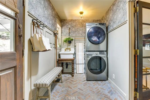 652 E Victoria Court, Lake Arrowhead, CA 92352