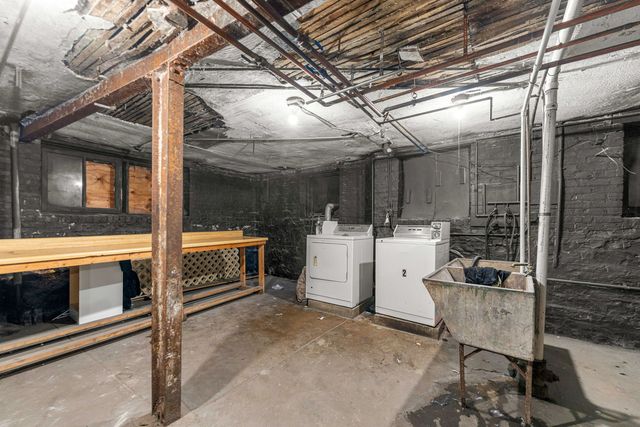6140 S Eberhart Avenue, Chicago, IL 60637