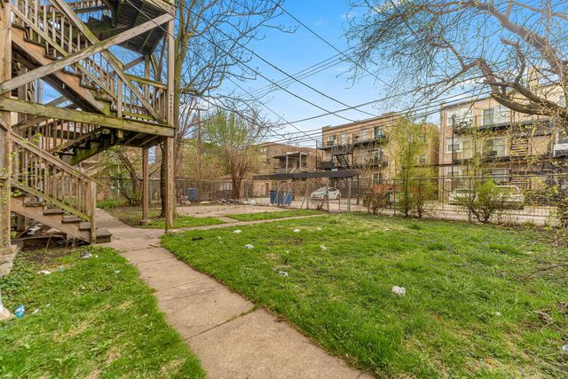6140 S Eberhart Avenue, Chicago, IL 60637