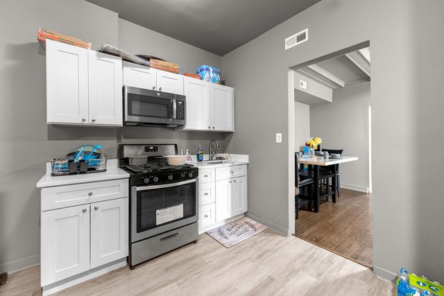 6140 S Eberhart Avenue, Chicago, IL 60637