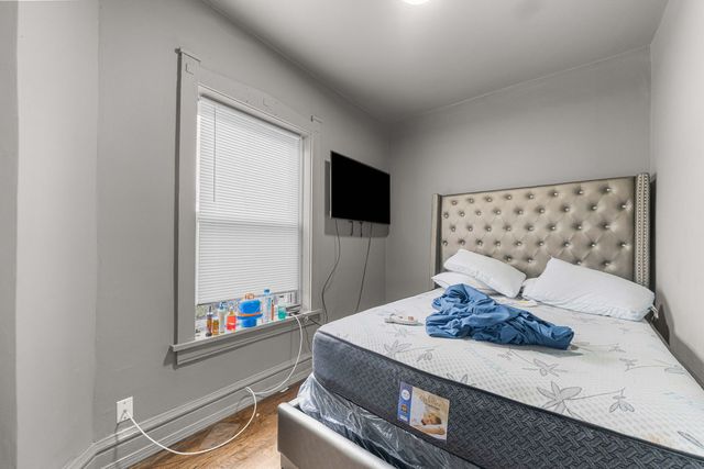 6140 S Eberhart Avenue, Chicago, IL 60637