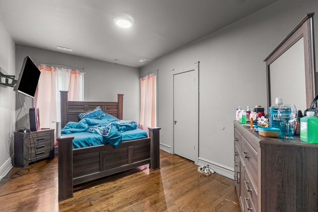 6140 S Eberhart Avenue, Chicago, IL 60637