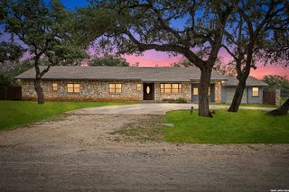165 SETTLERS CIR, Bandera, TX 78003