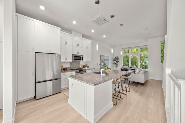 1712 20th St, Sacramento, CA 95811