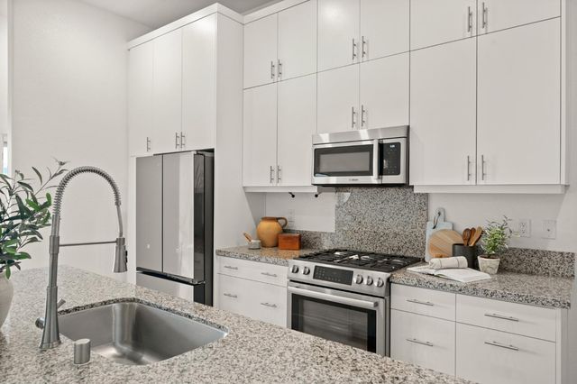 1712 20th St, Sacramento, CA 95811