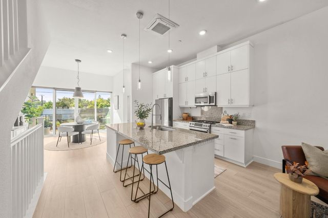 1712 20th St, Sacramento, CA 95811