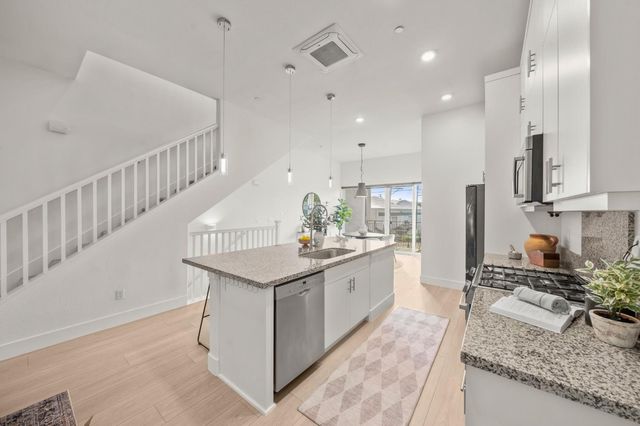 1712 20th St, Sacramento, CA 95811