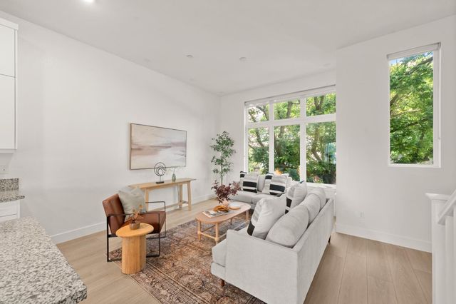 1712 20th St, Sacramento, CA 95811