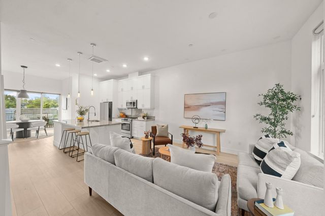 1712 20th St, Sacramento, CA 95811