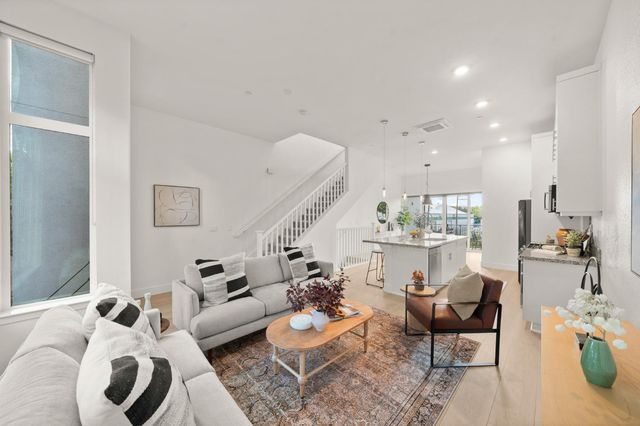 1712 20th St, Sacramento, CA 95811