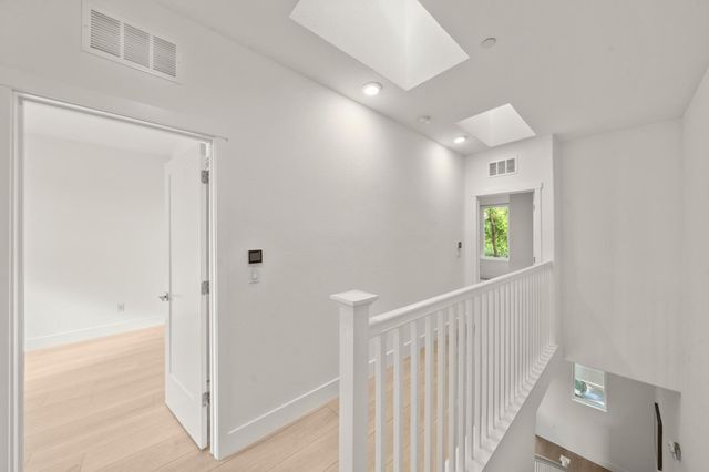 1712 20th St, Sacramento, CA 95811