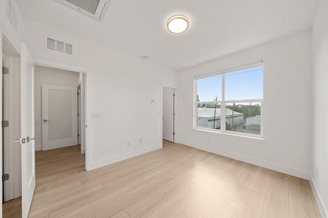 1712 20th St, Sacramento, CA 95811