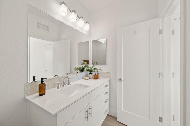 1712 20th St, Sacramento, CA 95811