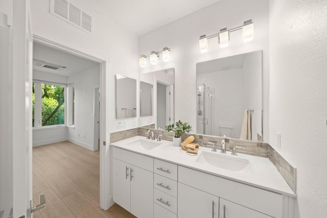 1712 20th St, Sacramento, CA 95811