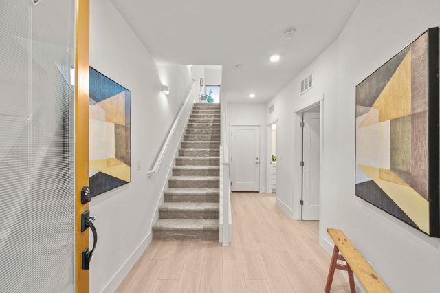 1712 20th St, Sacramento, CA 95811