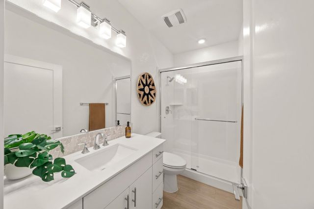 1712 20th St, Sacramento, CA 95811