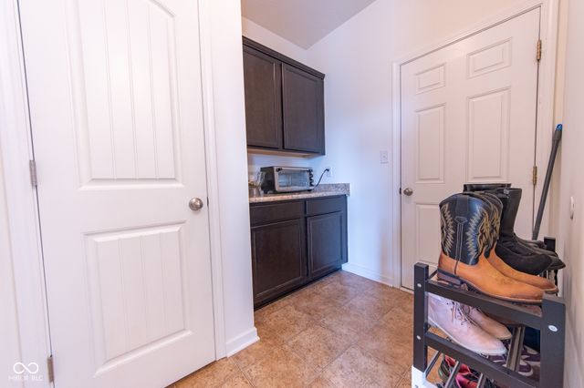 4712 Clairmont Drive, Columbus, IN 47203