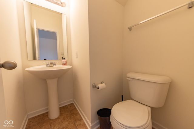 4712 Clairmont Drive, Columbus, IN 47203