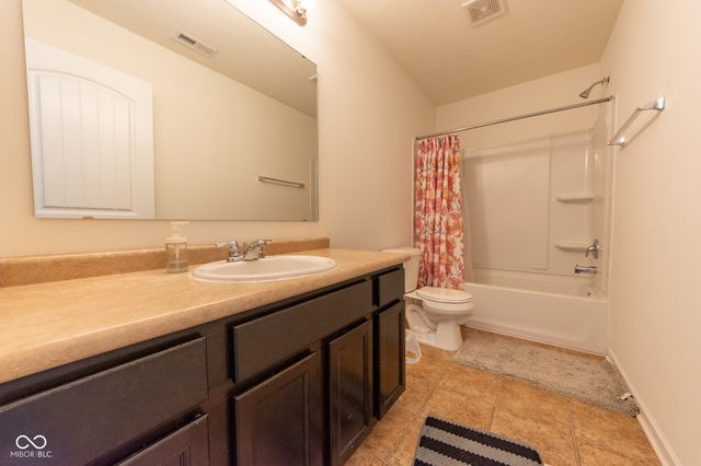 4712 Clairmont Drive, Columbus, IN 47203