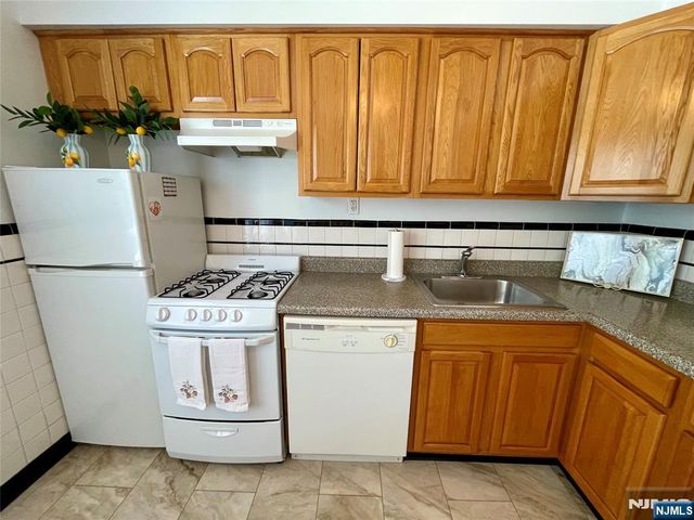 26-28 Spruce Street 1A, Kearny, NJ 07032