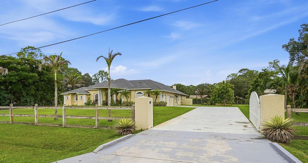 Image 4 of property listing at 13882 43rd Road N, Royal Palm Beach, FL 33411