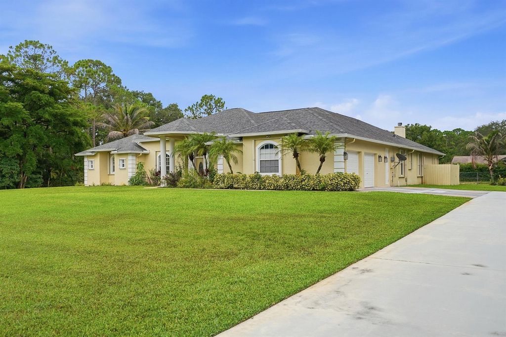 Image 6 of property listing at 13882 43rd Road N, Royal Palm Beach, FL 33411