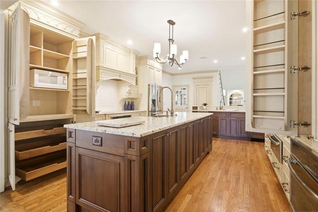 302 Barclay Place, Woodstock, GA 30189