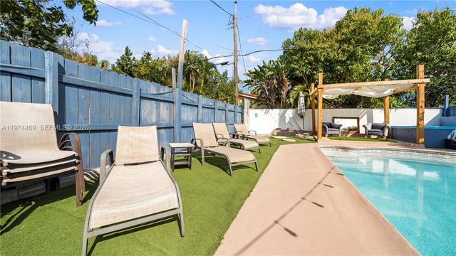 1300 NW 7th Ave, Fort Lauderdale, FL 33311