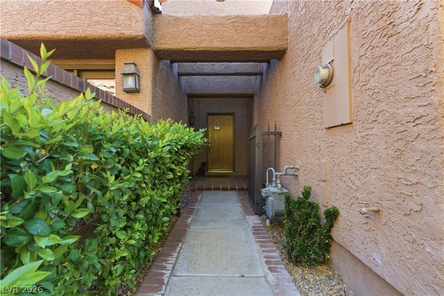 7147 Mission Hills Drive, Las Vegas, NV 89113