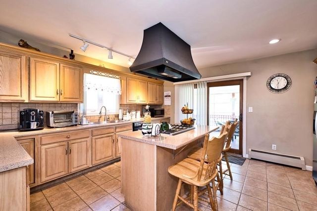 70 River Road, Somerset, MA 02726