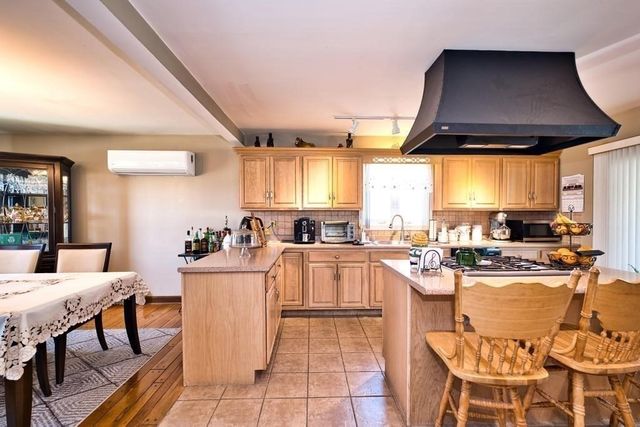 70 River Road, Somerset, MA 02726