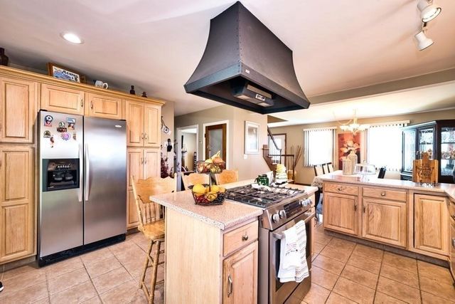 70 River Road, Somerset, MA 02726