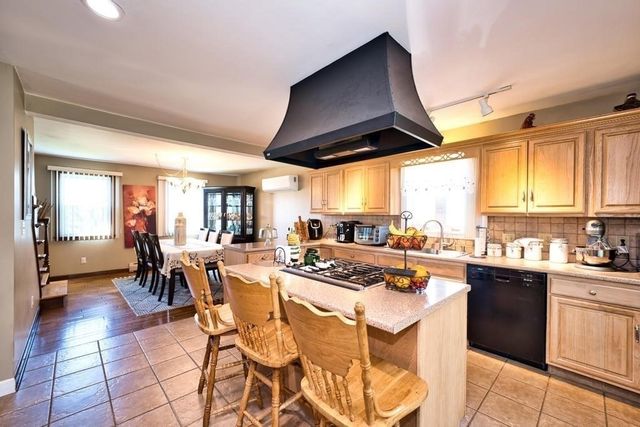 70 River Road, Somerset, MA 02726