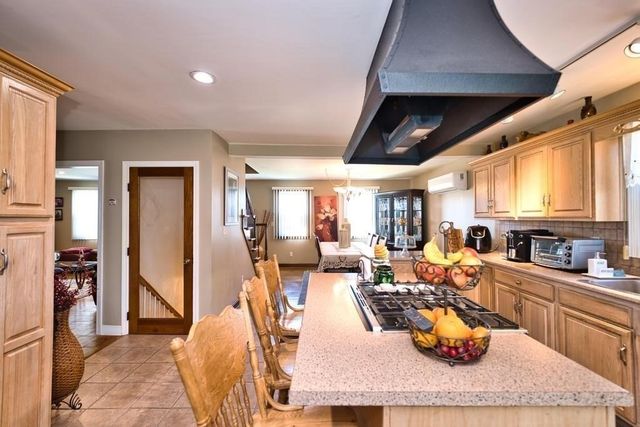 70 River Road, Somerset, MA 02726