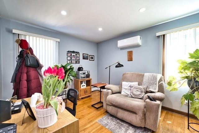 70 River Road, Somerset, MA 02726