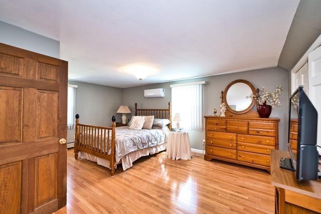 70 River Road, Somerset, MA 02726