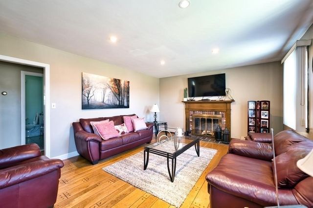 70 River Road, Somerset, MA 02726