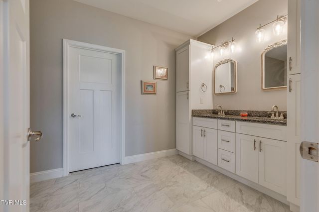 3305 Cottage Green Court, Kingsport, TN 37664