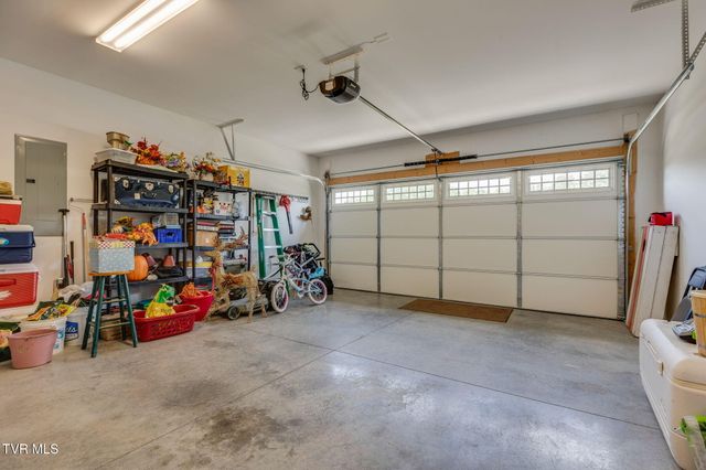 3305 Cottage Green Court, Kingsport, TN 37664