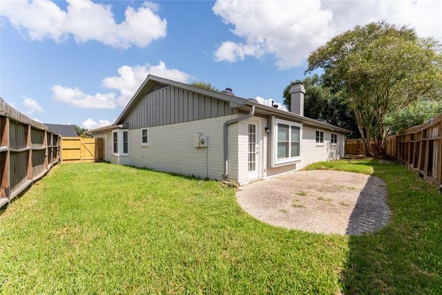 15823 Kueben Lane, Houston, TX 77489